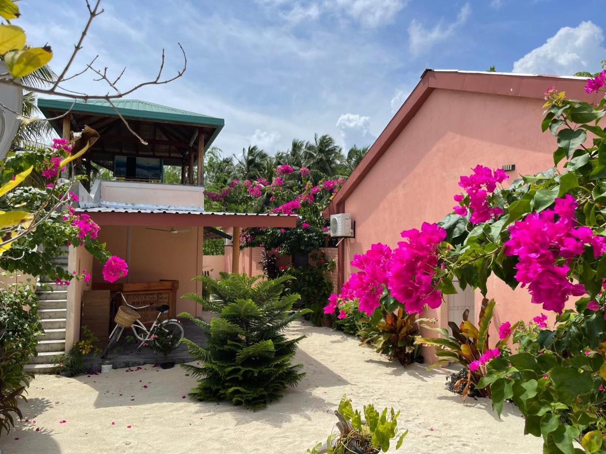 Guest house New Breeze Thoddoo